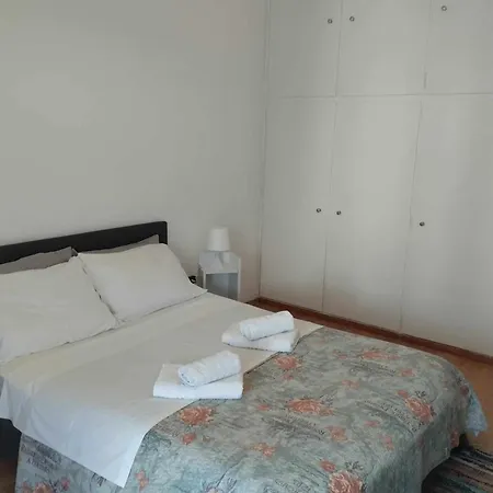 - Sleeps 4 & Free Parking