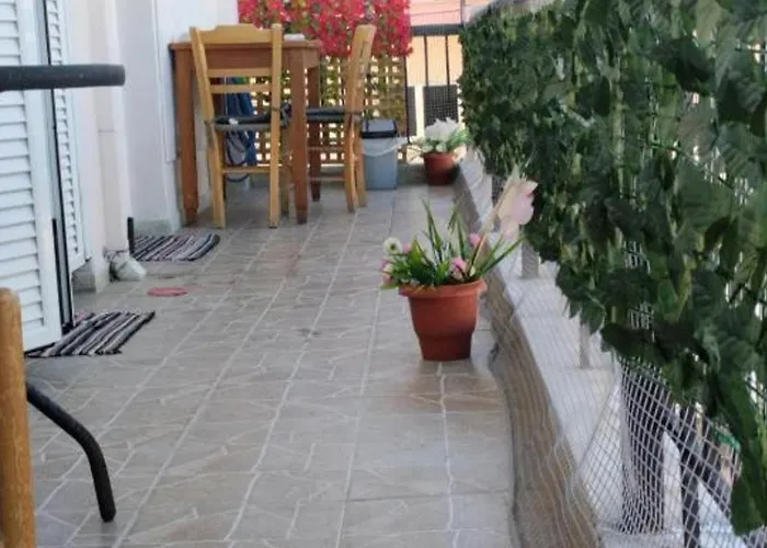 - Sleeps 4 & Free Parking * Χανιά