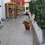 - Sleeps 4 & Free Parking * 干尼亞