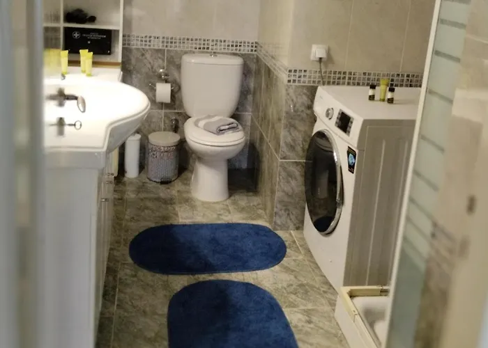 - Sleeps 4 & Free Parking *