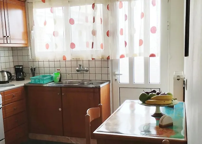 - Sleeps 4 & Free Parking * La Canea